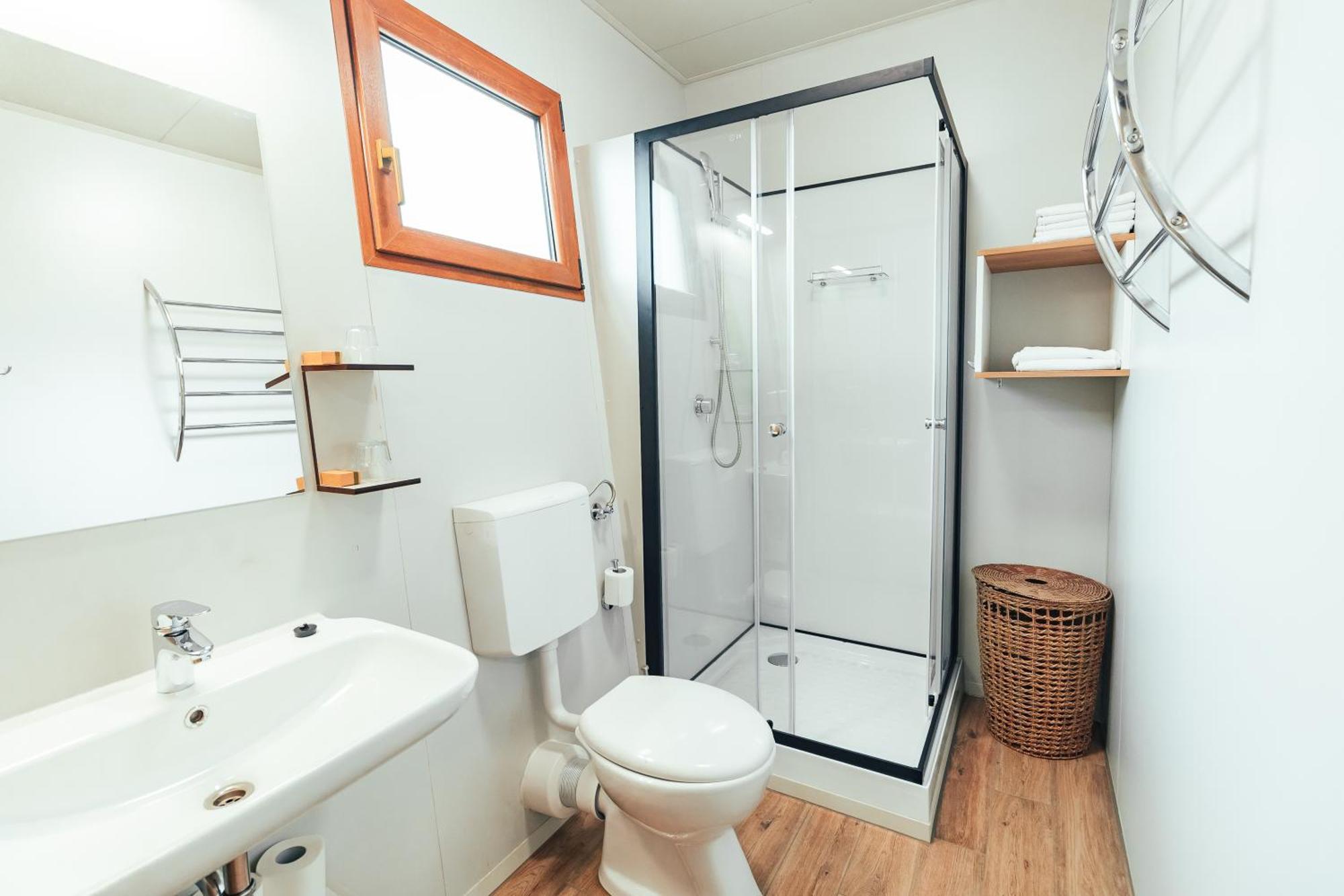 Terme Banovci - Mobilne Hiske Med Brajdami Exterior foto