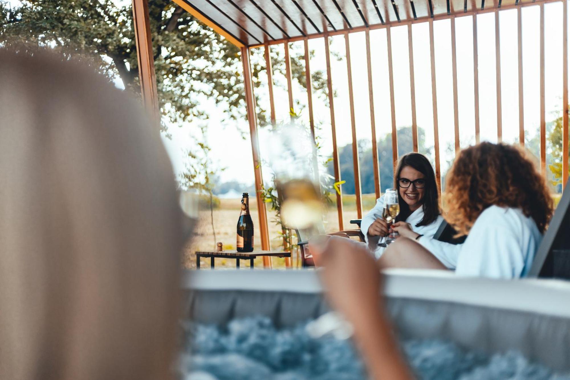 Terme Banovci - Mobilne Hiske Med Brajdami Exterior foto